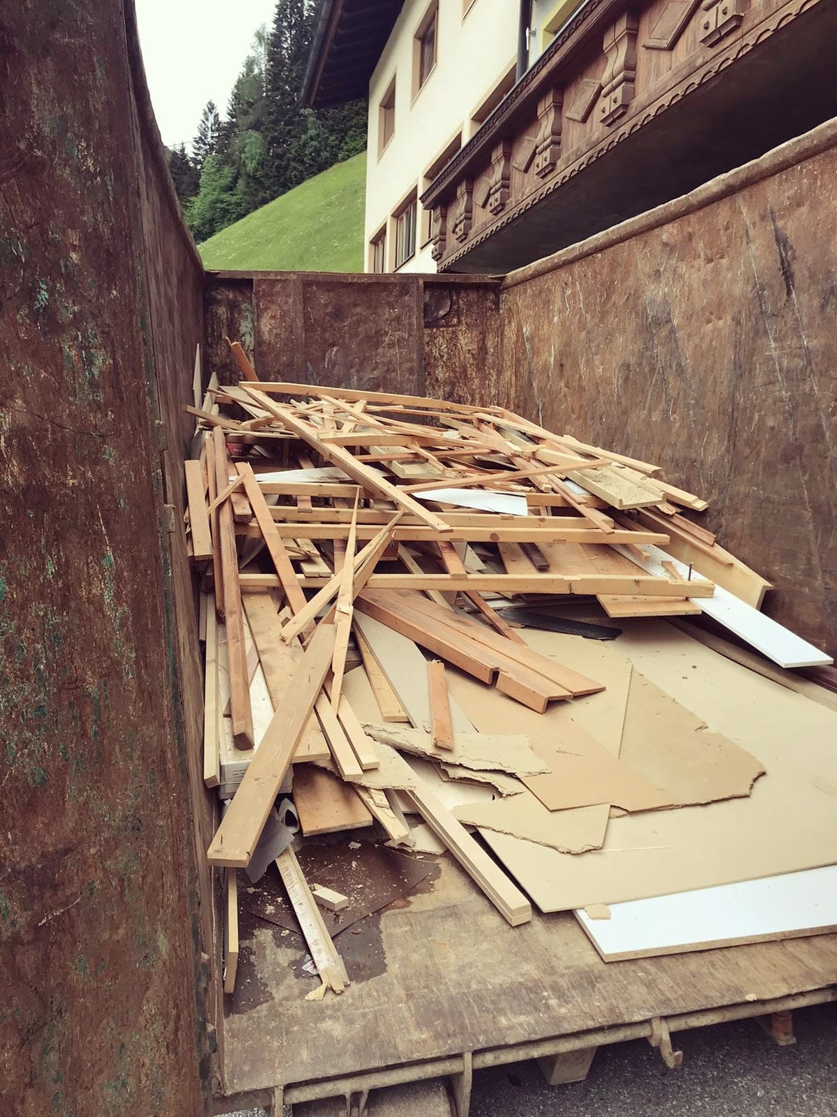 Messie Haus entrümpeln lassen – Messie Wohnung räumen - professionelle Messie Hilfe in Tirol Messie Haus entrümpeln lassen – Messie Wohnung räumen - professionelle Messie Hilfe in Tirol